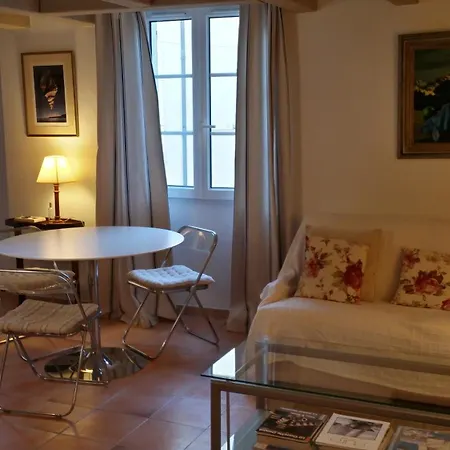 Au Coeur Du Village Duplex De Charme شقة